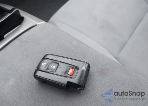 2005 Toyota Prius z USA, uszkodzony, nr VIN JTDKB20U757021489